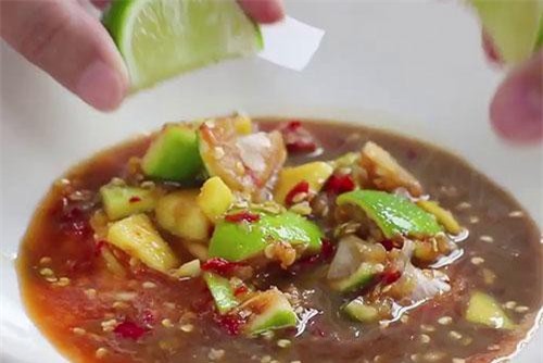 Hít hà với món tôm sống trộn xoài mắm nêm