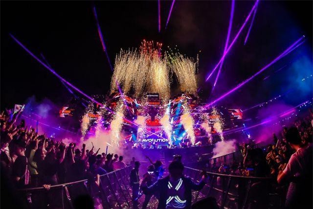 Giới trẻ Sài Gòn “sướng mắt đã tai” với đại hội âm nhạc EDM Yamaha Ravolution