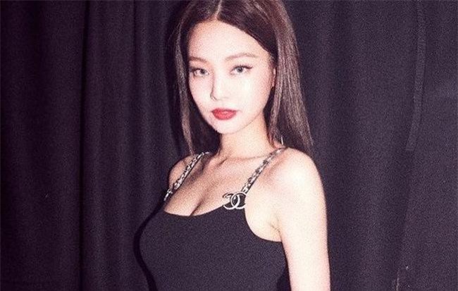 Nhiều lần gây sốt vì body sexy, nhưng có lẽ chưa bao giờ Jennie (BLACKPINK) nóng bỏng đến mức này!