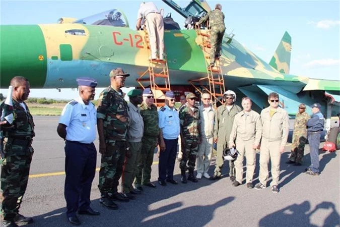 12 may bay Su-30K duoc du doan toi VN da co chu