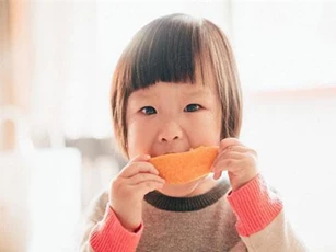 4 loại trái cây cha mẹ nên cho trẻ ăn thường xuyên, vừa giúp tăng khả năng miễn dịch vừa tốt cho mắt