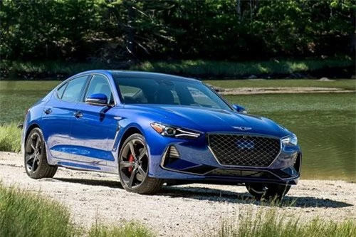 2. Genesis G70 2019 (giá khởi điểm: 35.895 USD).