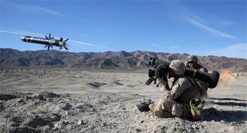 Binh lính Mỹ phóng tên lửa chống tăng FGM-148 Javelin