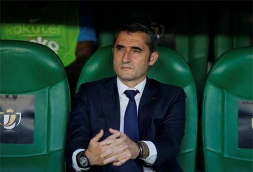 Barcelona phủ nhận việc sa thải HLV Valverde
