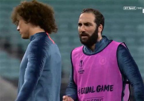 HLV Sarri đùng đùng bỏ buổi tập, Chelsea bất ổn trước chung kết Europa League