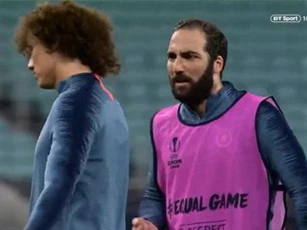 HLV Sarri đùng đùng bỏ buổi tập, Chelsea bất ổn trước chung kết Europa League