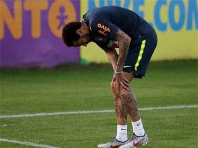 Lại dính chấn thương, Neymar khóc rưng rức trên sân