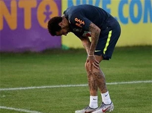 Lại dính chấn thương, Neymar khóc rưng rức trên sân