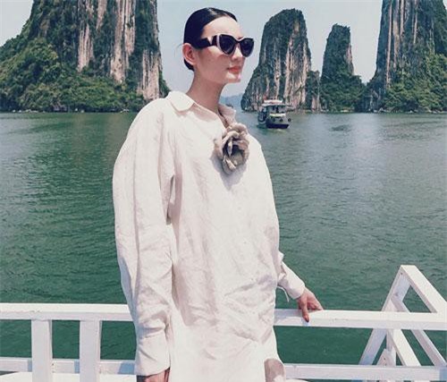 Lê Thúy xót xa vì người mẫu bị đối xử tệ, ăn cơm nguội, khát khô cổ trình diễn thời trang