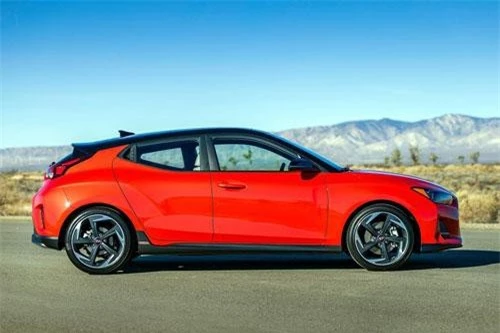 6. Hyundai Veloster 2019 (giá khởi điểm: 16.750 USD).