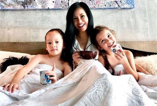Hồng Nhung “cai” mạng xã hội để tập trung chăm sóc các con