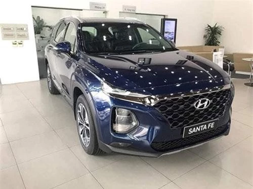 Cùng được lắp ráp như Mazda CX-5, Nissan X-Trail nhưng giá bán Hyundai Santa Fe đều cao hơn.