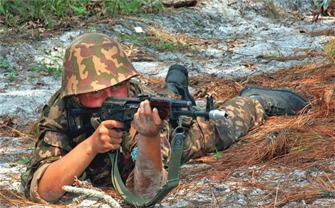 Nam 2019, sung AK-74 van dem loi nhuan “khung” cho nuoc Nga-Hinh-6