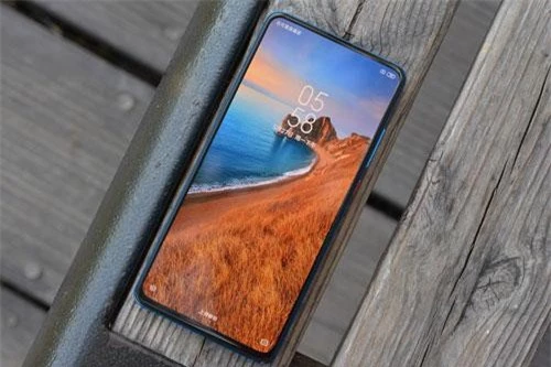 Redmi K20 Pro dùng tấm nền màn hình Super AMOLED kích thước 6,39 inch, độ phân giải Full HD Plus (2.340x1.080 pixel), mật độ điểm ảnh 403 ppi. Màn hình này chia theo tỷ lệ 19,5:9, chiếm 91,9% diện tích mặt trước, tích hợp công nghệ HDR, độ sáng tối đa 600 nit.