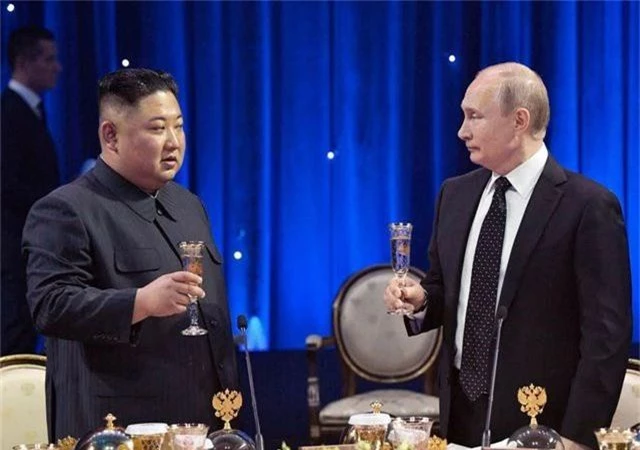 Sự cố hy hữu trong lễ đón ông Kim Jong-un tại Nga - 1