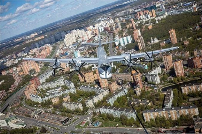 'Trinh' tac chien cua 'gau bay' Tu-95 khi duoc bom xang-Hinh-6