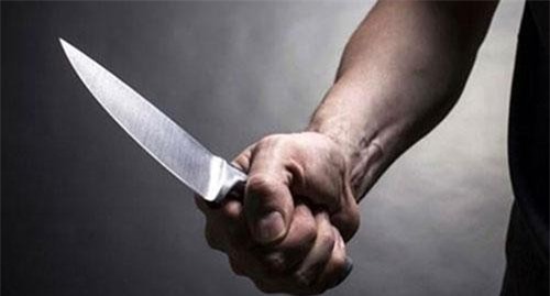  Cà Mau: Bị la mắng, con đâm chết cha dượng