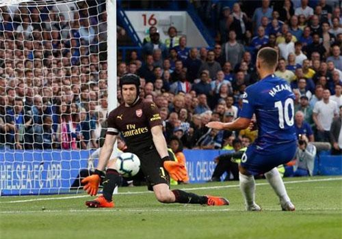 Để thủng lưới 4 bàn, Petr Cech vẫn được ngợi ca hết lời