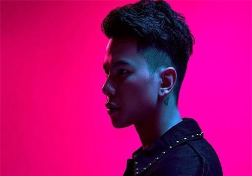 Sau 1 năm vắng bóng vì ồn ào phẫu thuật thẩm mỹ, Hoàng Tôn bất ngờ trở lại