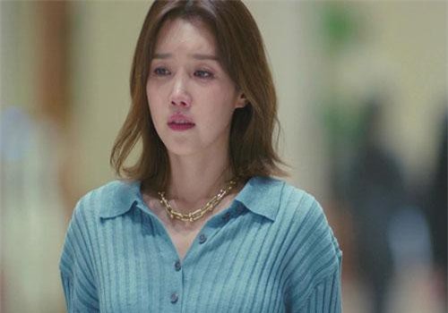 Mượn cớ tình cũ của con dâu thường xuyên gửi quà, mẹ chồng tuyên bố gây sốc trong buổi họp gia đình