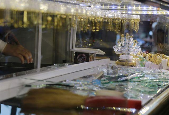 Bình Phước: Vào tiệm đánh tráo vàng giả lấy vàng thật