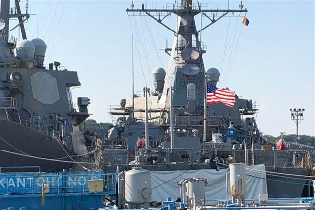 Nhà Trắng bị nghi ra lệnh đưa tàu John McCain “ra khỏi tầm mắt” của ông Trump