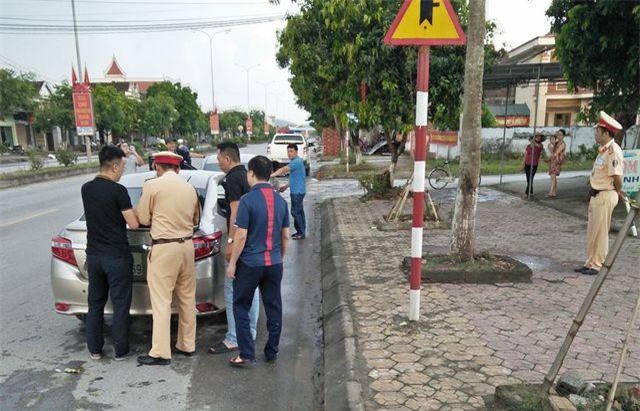 Cảnh sát phục kích bắt đối tượng đưa 2 phụ nữ sang nước ngoài bán