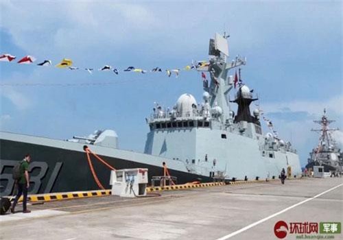 Tàu chiến Trung Quốc mở cửa đón khách ở Singapore
