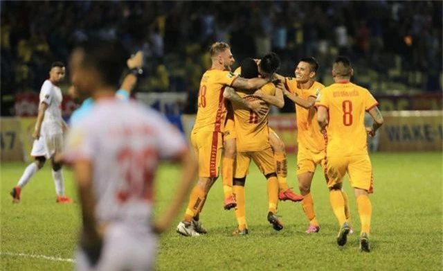 CLB Thanh Hoá thắng Nam Định sau trận cầu gây tranh cãi - 3