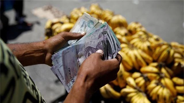 Venezuela công bố chỉ số siêu lạm phát giữa lúc khủng hoảng - 1