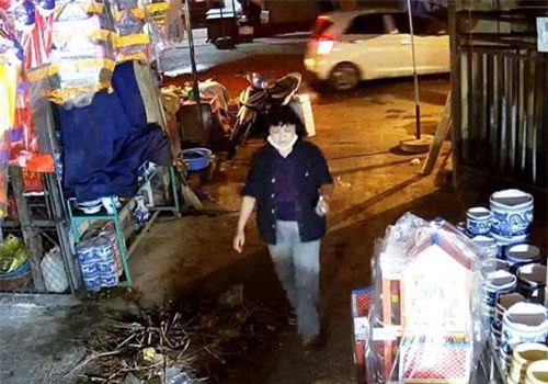 Ninh Bình: "Nữ quái" vờ mua hàng mã “cuỗm” 70 triệu đồng của người bán hàng