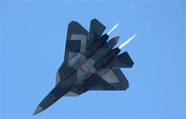 Cận cảnh nơi Nga sản xuất hàng loạt “bóng ma bầu trời” Su-57