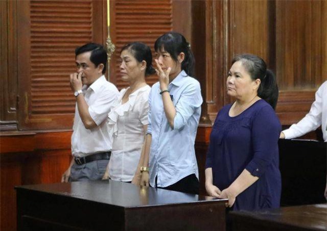 TPHCM: “Ăn” tiền xóa đói giảm nghèo, nữ cán bộ lãnh 20 năm tù