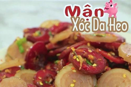 Mận xóc da heo cay nồng hấp dẫn.