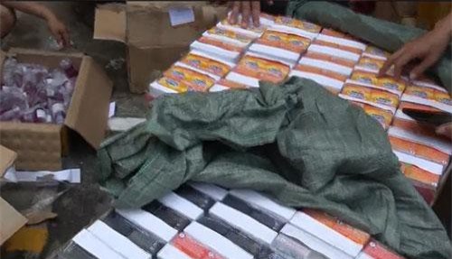 Bắt giữ lượng lớn hàng bao cao su giả ở TP.HCM
