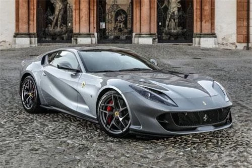 3. Ferrari 812 Superfast (công suất tối đa: 789 mã lực).