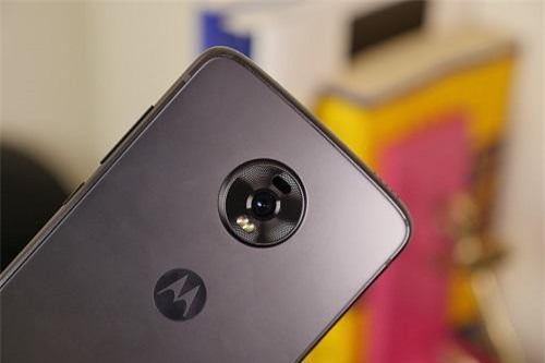 Motorola Moto Z4 ra mắt: Màn hình OLED, chip S675, chống nước, giá gần 12 triệu