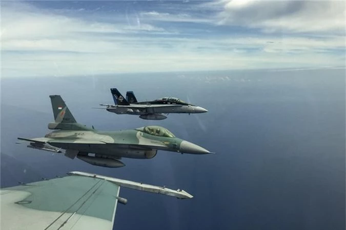 Sap co Su-35S Nga, Indonesia con di mua F-16 My lam gi?-Hinh-2