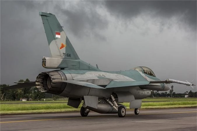 Sap co Su-35S Nga, Indonesia con di mua F-16 My lam gi?-Hinh-6