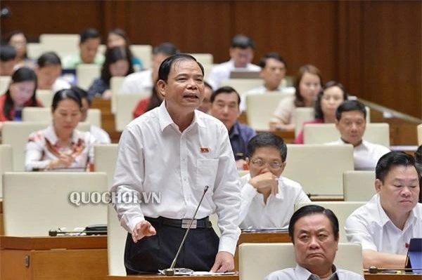Bộ trưởng Bộ Nông nghiệp và Phát triển nông thôn Nguyễn Xuân Cường giải trình, làm rõ những vấn đề các Đại biểu quan tâm. (Ảnh: VPQH)