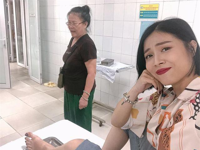 MC Hoàng Linh bị tai nạn lật ngón chân, phải nhập viện