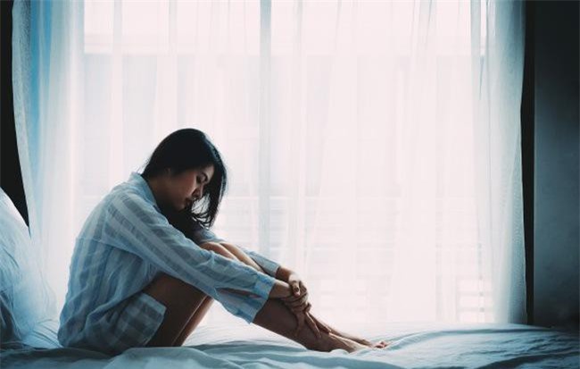 Vừa tỉnh lại sau cơn đau đớn vật vã vì mất đi đứa con đầu lòng, bạn thân lại tiết lộ tin “sét đánh ngang tai” khiến tôi gục ngã