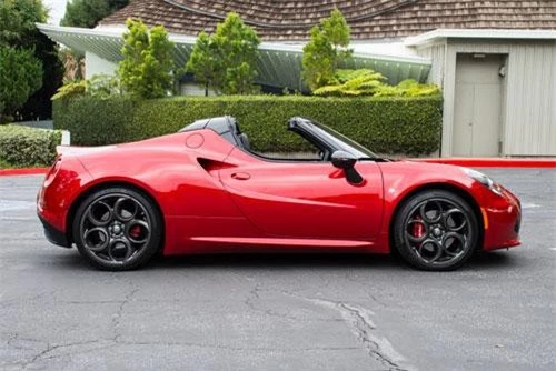 1. Alfa Romeo 4C Spider.