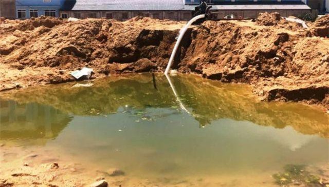 Bình Định: 2 cháu bé nghi lọt xuống hố công trình tử vong