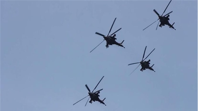 CLIP: Các phi công Nga thi tài phóng tên lửa, nã pháo tại Crimea