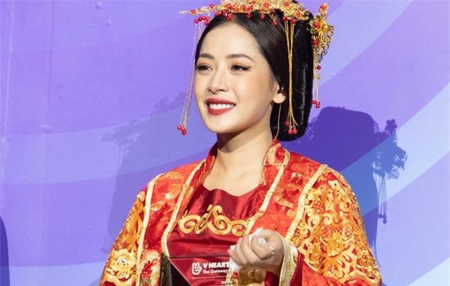 Chi Pu bật khóc nức nở khi nhận giải thưởng âm nhạc ở ngay tại sân khấu năm xưa từng bị khán giả đuổi xuống vì hát dở