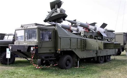 Xe mang phóng tự hành của tổ hợp tên lửa phòng không Pechora 2M do Nga chế tạo