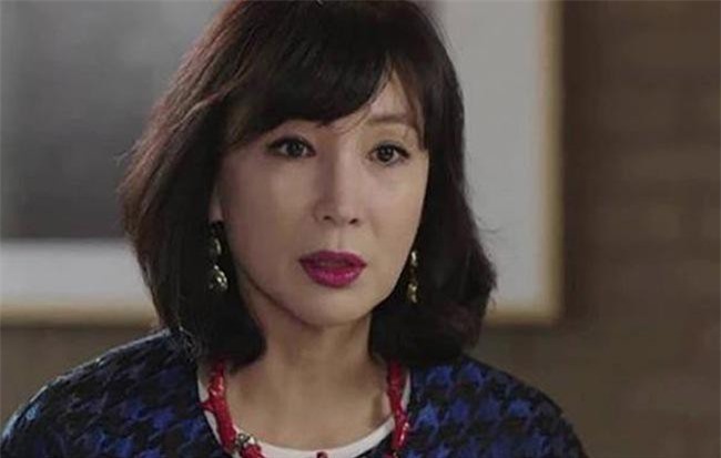 Em dâu thu nhập 30 triệu coi thường chị dâu làm công nhân, mẹ chồng nói một câu khiến cô nàng chừa ngay thói xấu