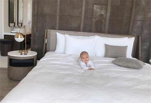 Mẹ 9x cho con trai 3 tháng tuổi vi vu Hà Nội - Phú Quốc và những kinh nghiệm đáng học hỏi dành cho "hội bỉm sữa"