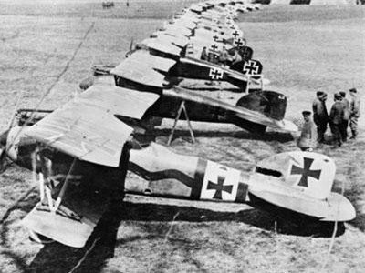 Gắn súng máy cho chiến đấu cơ, thấy dễ nhưng lại khó